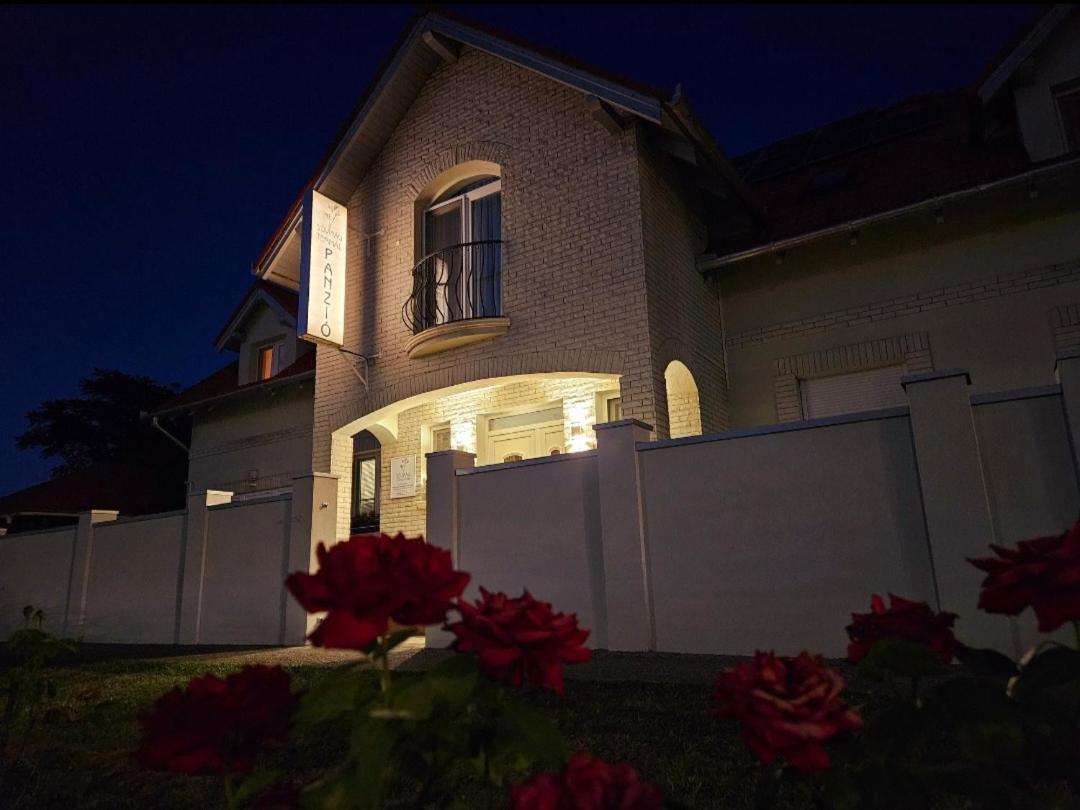 Sovirag Termal Panzio Hotel Hajdúnánás Exterior foto